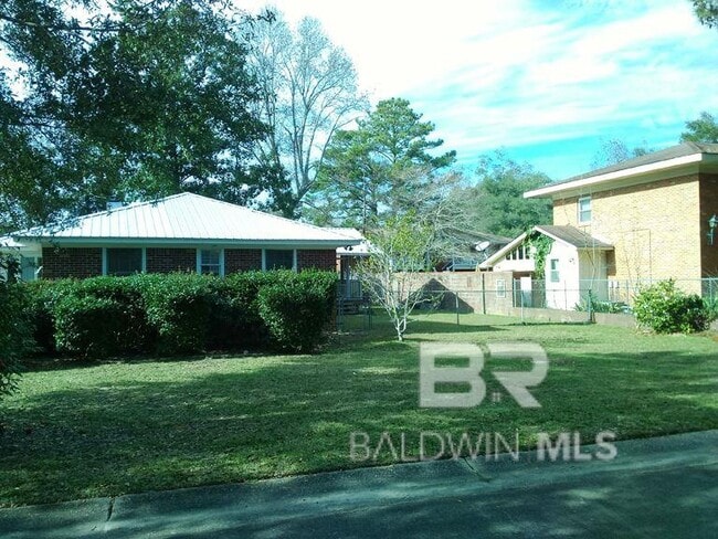 Building Photo - 25 Laurel Ave