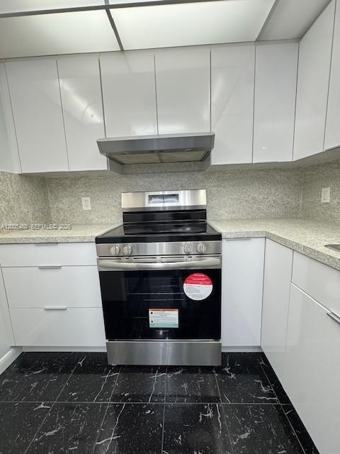 Building Photo - 2425 NE 135th St