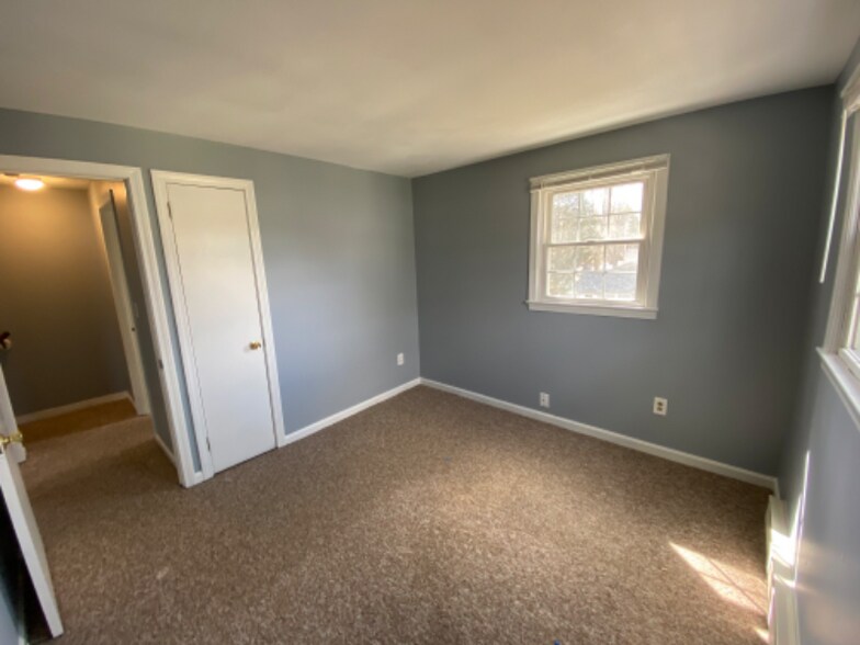 Building Photo - 37 S Grove St