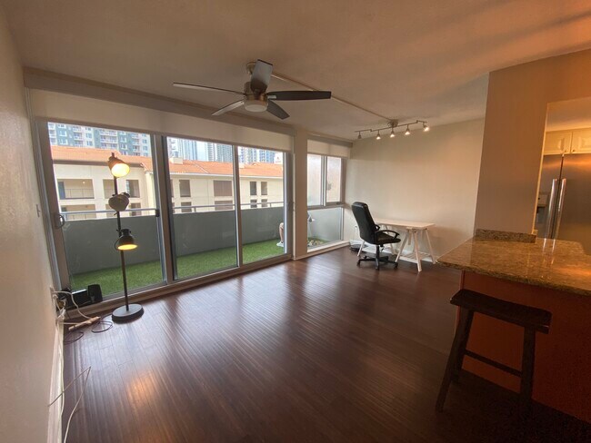 Solid hardwood bamboo floor throat - 470 3rd St S