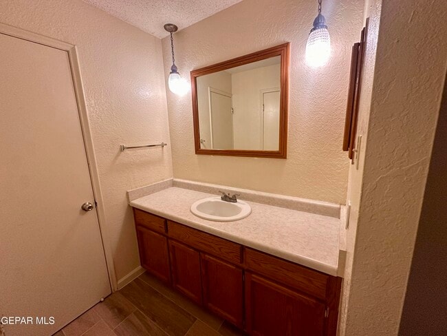 Building Photo - 6201 Escondido Dr