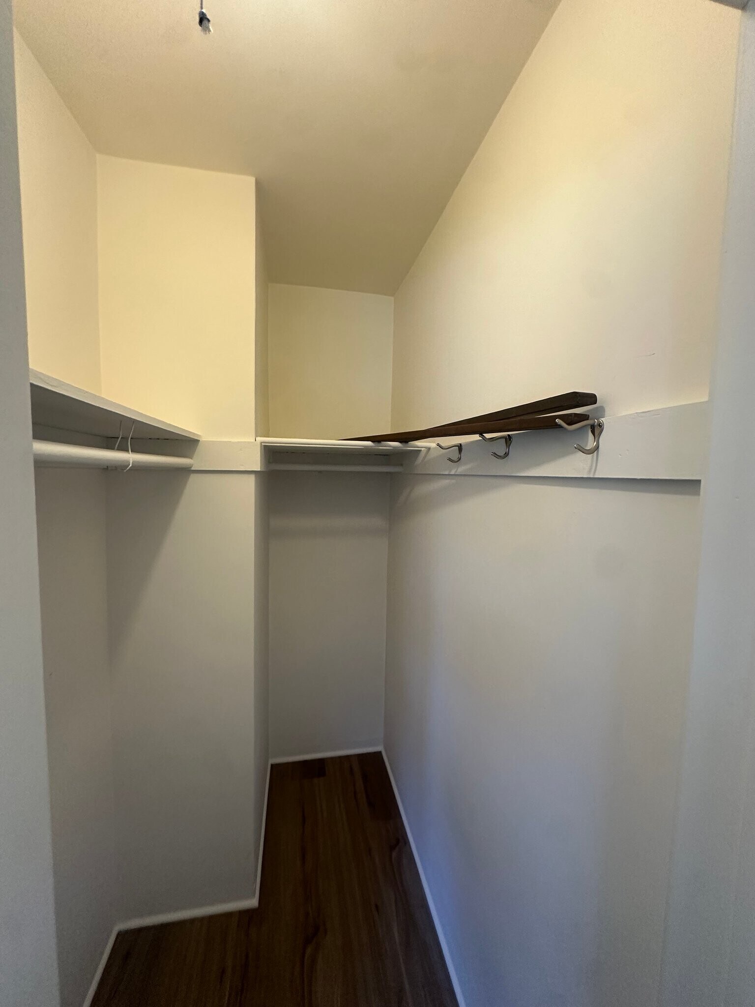 Building Photo - 4536 N Lakewood Blvd