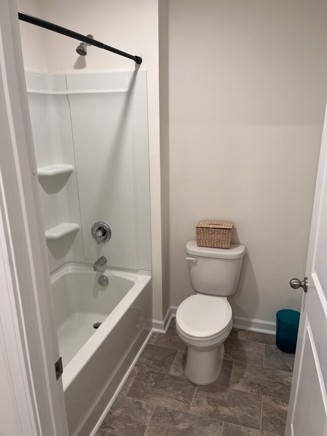 Upstairs bath - 2323 Evarts Hill Dr