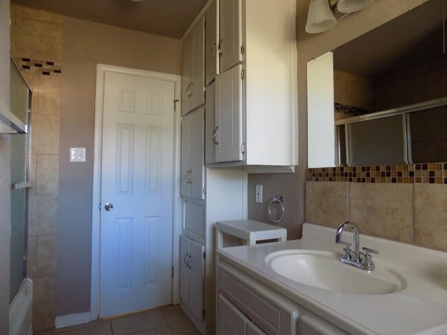 Building Photo - 1016 Billie Ruth Ln
