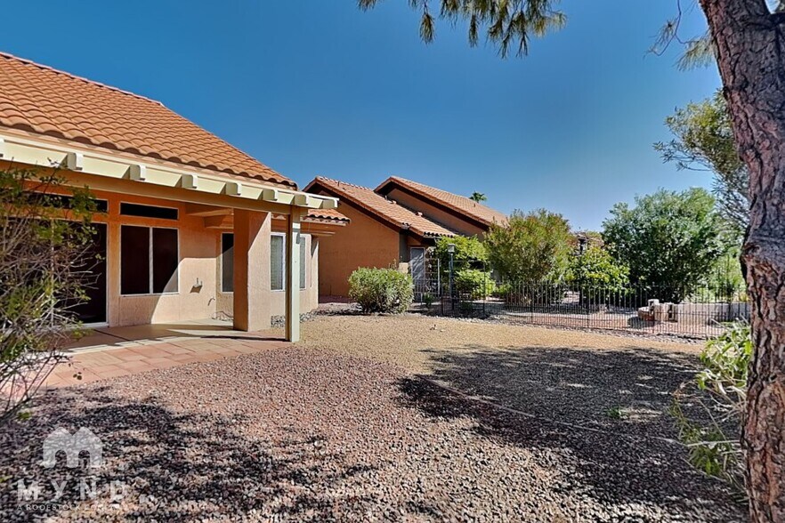 Building Photo - 16181 W Heritage Dr