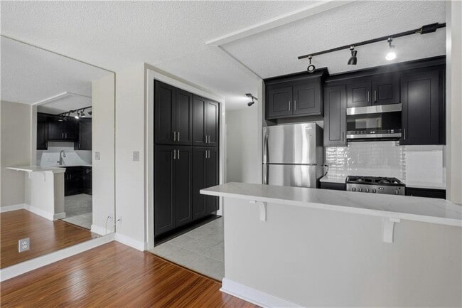 Building Photo - 2285 Peachtree Rd NE