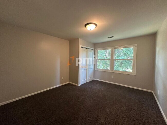 Building Photo - 5831 Creekview Ct W