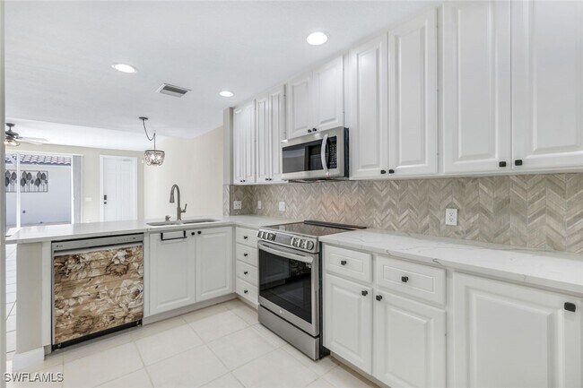 Building Photo - 14676 Escalante Way