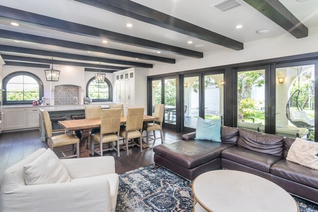 Building Photo - Prime Single Family Home