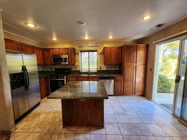 Building Photo - Green Valley Rental with a Pool