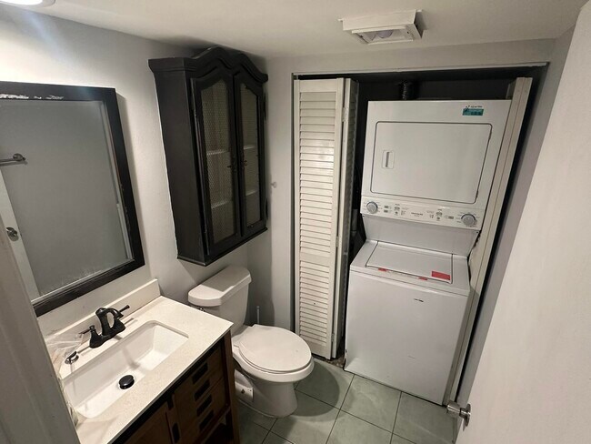 Building Photo - 417 4th Ln