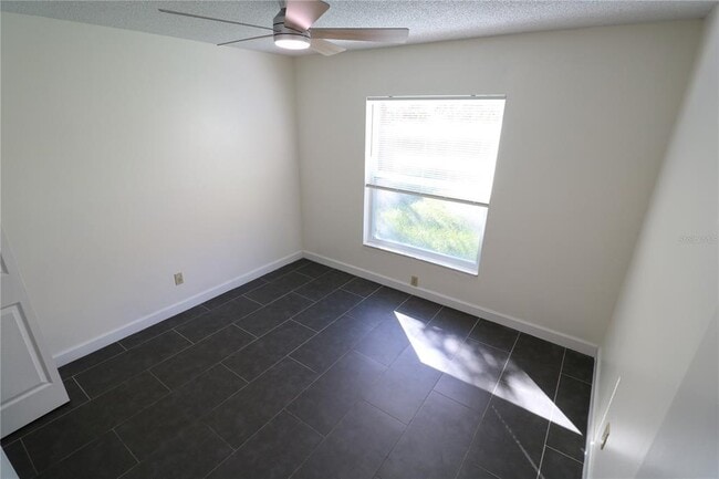 Building Photo - 5017 Oakshire Dr