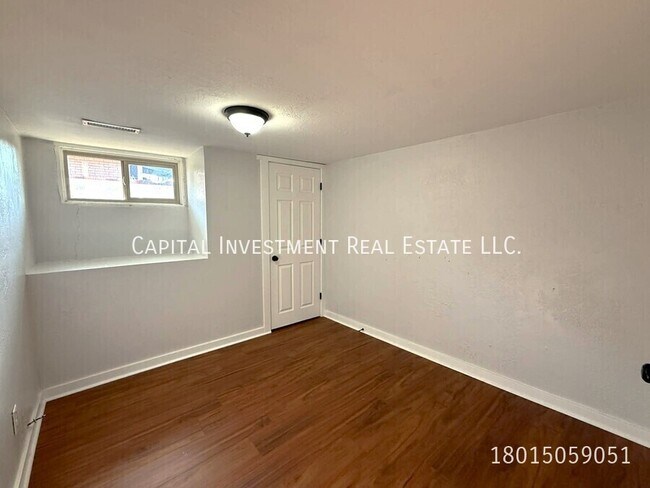 Building Photo - 1386 S 900 W