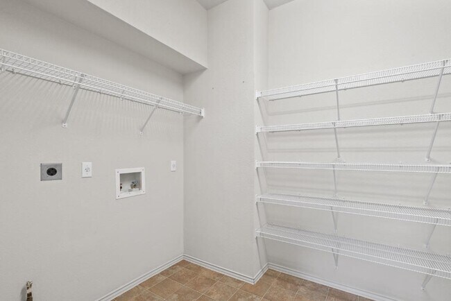 Building Photo - 2704 Greenlee Dr