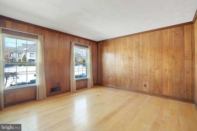 Building Photo - 513 Cathedral Dr