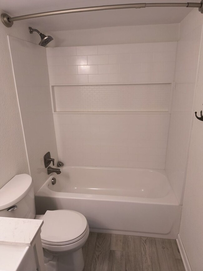 Building Photo - PRICED REDUCED Wonderful 2 Bedroom 1.5 Bathroom condo