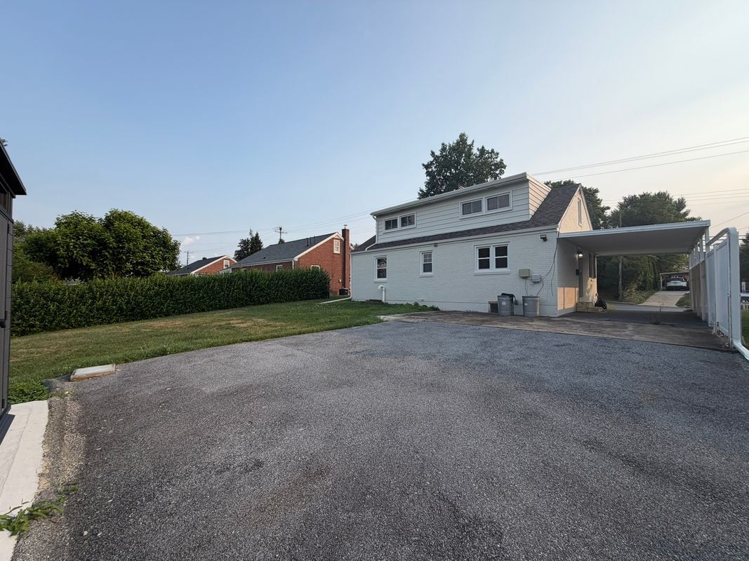 Building Photo - 1012 State Dr