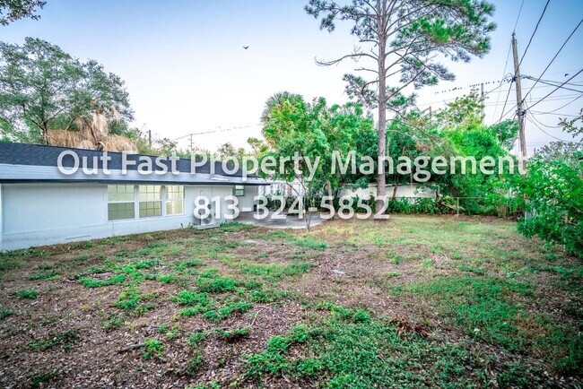 Building Photo - Bright Corner-Lot Home Near Bayshore and City Conveniences