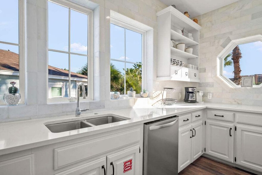 Building Photo - 707 Parkplace-SI ID1036727P