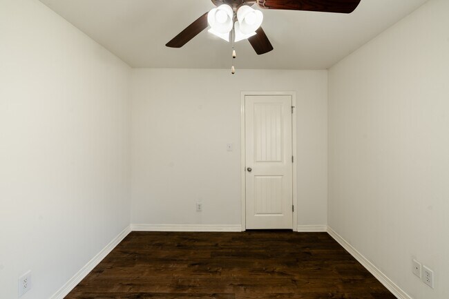 Building Photo - 1375 Selby Phillips Dr