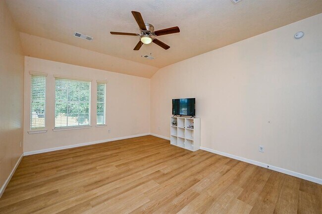 Building Photo - 20418 Linden Tree Dr