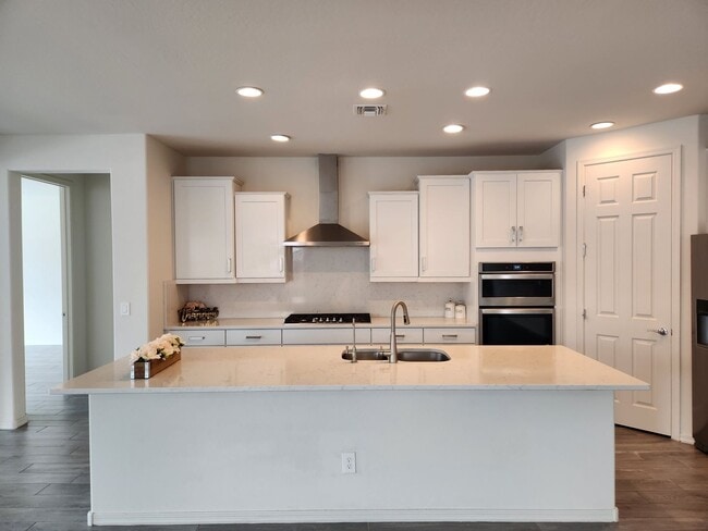 Building Photo - ALORAVITA 4 Bedroom 3.5 Bath