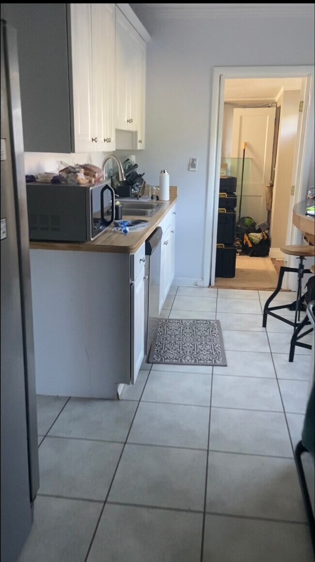 Kitchen - 6258 Lee highways