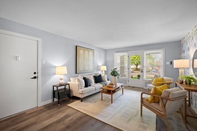 Building Photo - 621 Broadmoor Dr