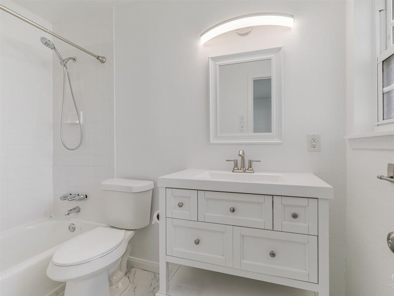 Building Photo - 2976 Cameo Ln