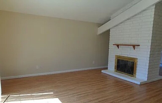 Building Photo - 1266 Hartford Cir