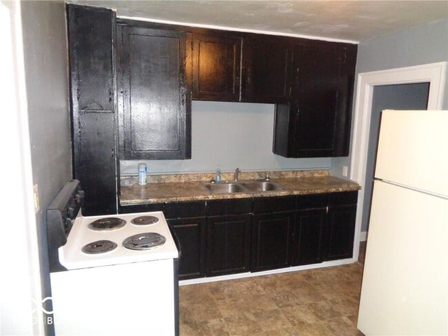 Building Photo - 812 N Bradley Ave