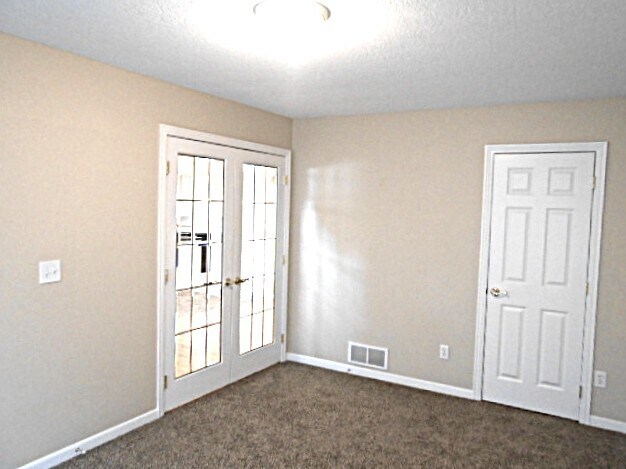 Building Photo - 6185 Champions Dr