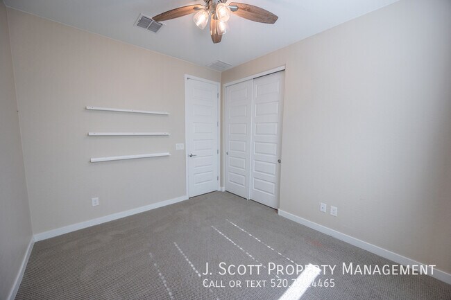 Building Photo - 449 Pinnacle Ridge Dr