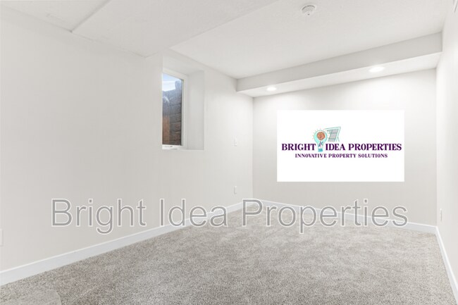 Building Photo - 2755 Woodbury Dr