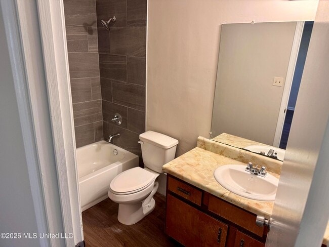 Building Photo - 900 Clarington Dr