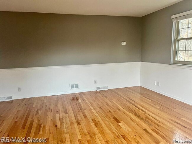 Building Photo - 615 Leon Rd