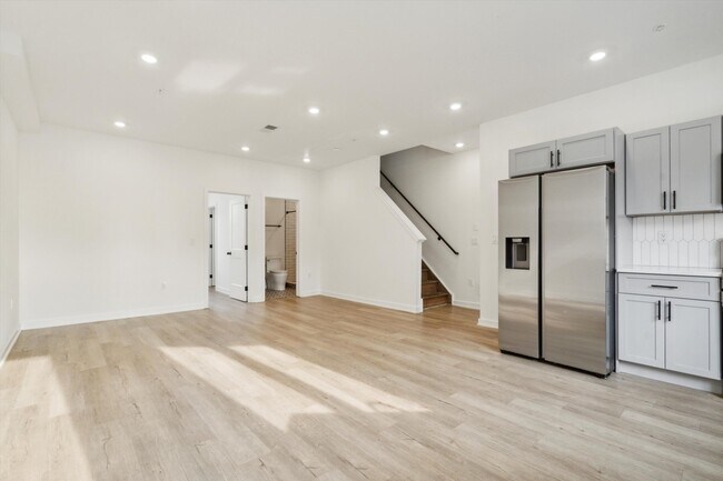 Building Photo - 1533 N Sydenham St