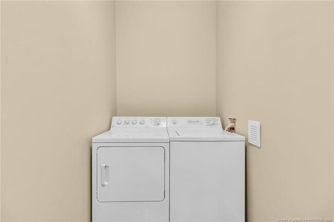 Building Photo - 1644 Inverness Dr