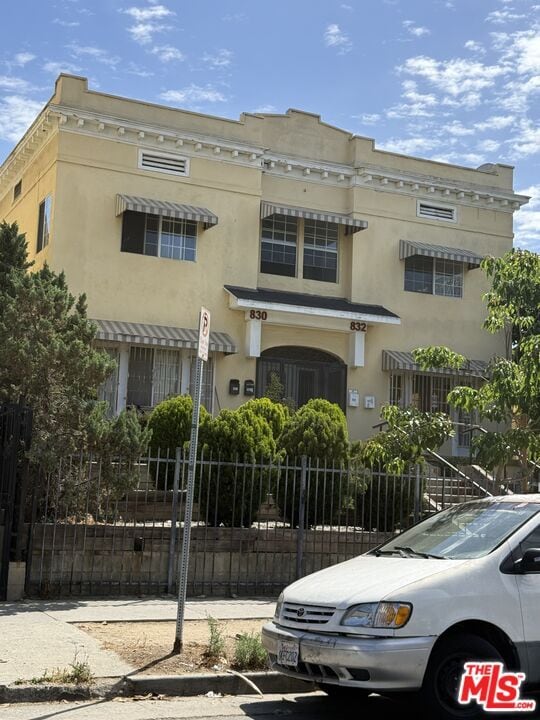 Building Photo - 832 S Catalina St