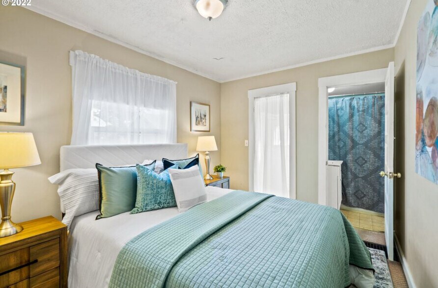 Building Photo - 5322 NE 11th Ave