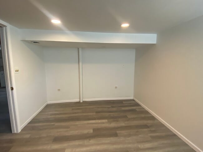 Building Photo - 426 Berteau Ave