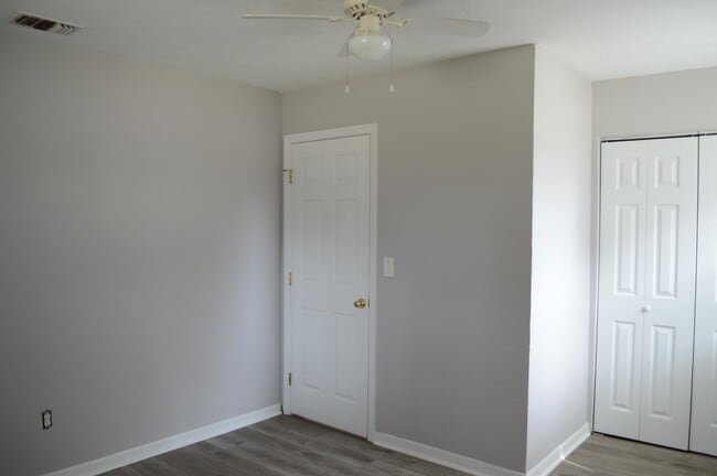 Building Photo - 411 Cambridge Dr