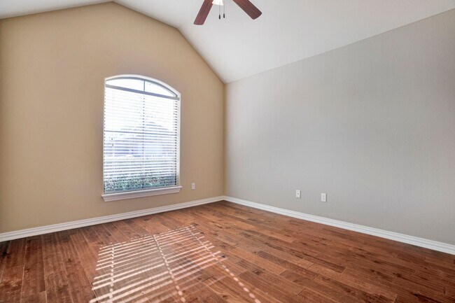 Building Photo - Stunning 4 Bed 2 Bath Home close to Elm Springs Walmart!