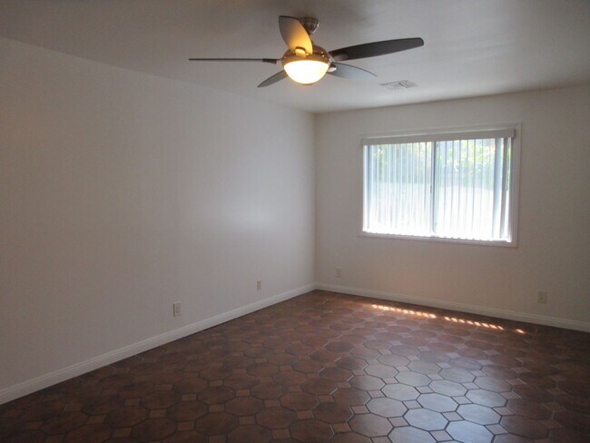 Building Photo - Beautiful Porter Ranch 3 Bedroom home on B...