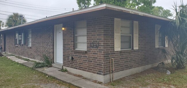 Building Photo - 2/1.5 Move In Ready