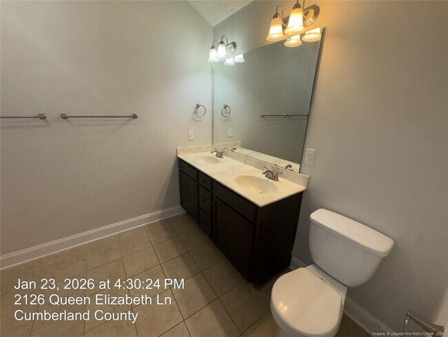 Building Photo - 2126 Queen Elizabeth Ln