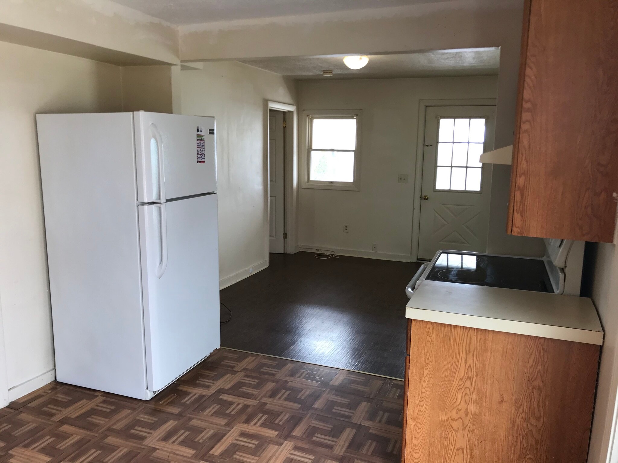 Kitchen to Open small living room with Side entrance. - 18 Hewett St