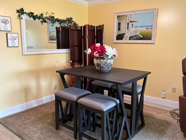 Building Photo - 1121 Cactus Terrace