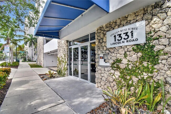 Building Photo - 1331 Lincoln Rd