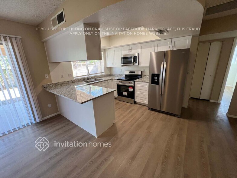 Building Photo - 2210 W Utopia Rd